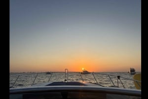 Dubai: Private Sunset Yacht Tour from Dubai Marina