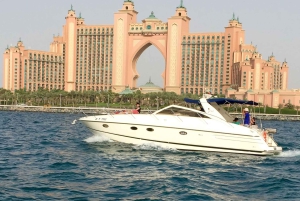 ドバイドバイマリーナからのプライベート・サンセットヨットツアー