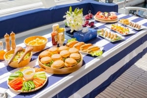 Dubai: BBQ & Drinkit: Yksityinen VIP Luxury Yacht Tour