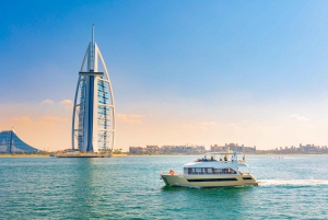 Dubai: Tour privato di uno yacht di lusso VIP con barbecue e bevande