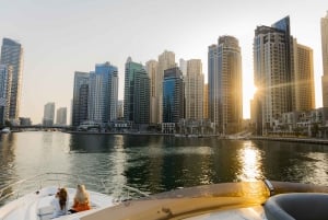 Dubai: Tour particular em um iate de luxo VIP com churrasco e bebidas