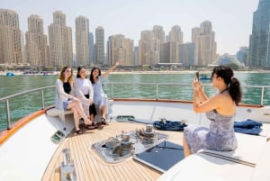 Dubai: Tour particular em um iate de luxo VIP com churrasco e bebidas