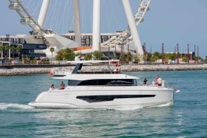 Dubai: Tour particular em um iate de luxo VIP com churrasco e bebidas