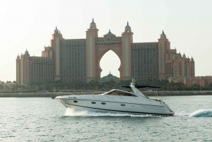 Dubai: Charter med lyxyacht från Dubai Marina