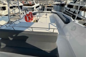 Dubai: Yacht Tour with Soft Drinks
