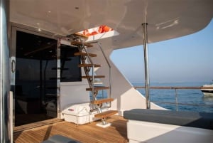 Dubai: Yacht Tour with Soft Drinks