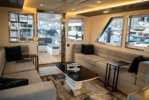 Dubai: Yacht Tour with Soft Drinks