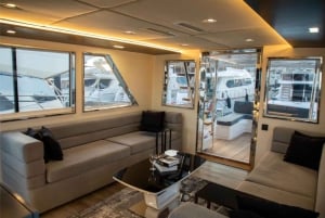 Dubai: Yacht Tour with Soft Drinks