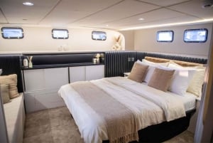 Dubai: Yacht Tour with Soft Drinks