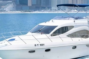 Dubaï : Visite d'un yacht privé avec boissons non alcoolisées