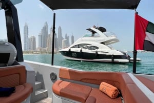 Dubai: Privat yachttur med simning vid Palm Jumeirah