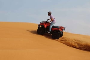 Dubai: Quad Bike Safari, kamelen en kamp met BBQ-diner