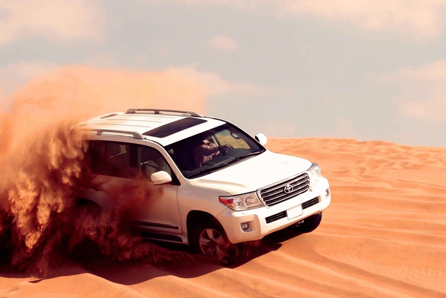 Dubai: Safari i röda sanddyner med fyrhjuling, sandboard och kameler