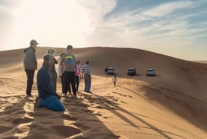 Dubaj: Safari po czerwonych wydmach z quadem, sandboardem i wielbłądami