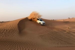 Dubai: Quadriciclo noturno nas dunas vermelhas, explosão nas dunas com churrasco