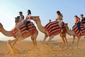 Dubaï : Les Dunes Rouges en Quad avec Sandboarding, Chameaux et BBQ