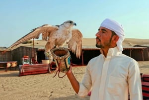 Dubai: Punaiset dyynit, kameliratsastus, hiekkalautailu ja grillivaihtoehtoja.