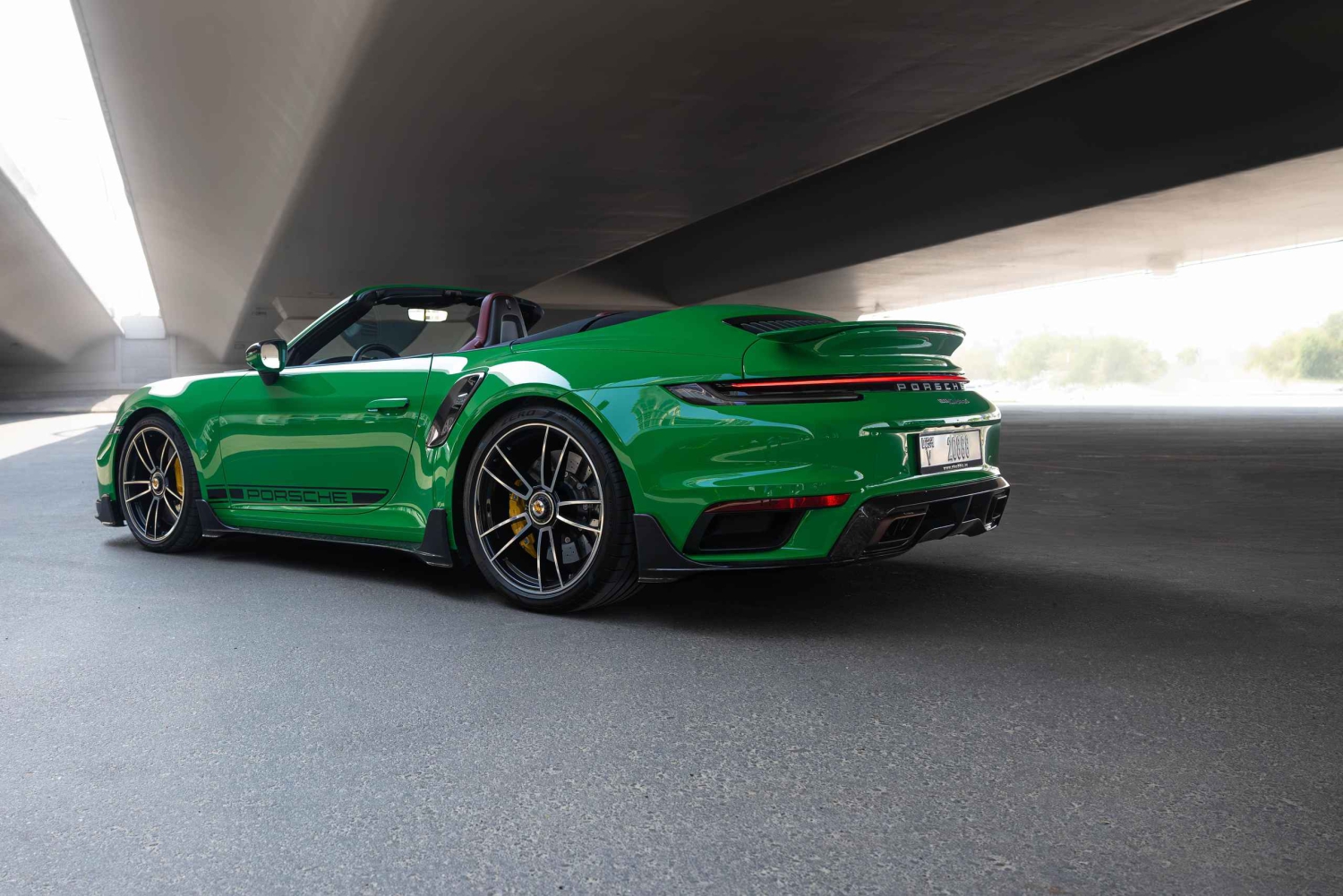 Dubai: Porsche 911 Turbo S huren