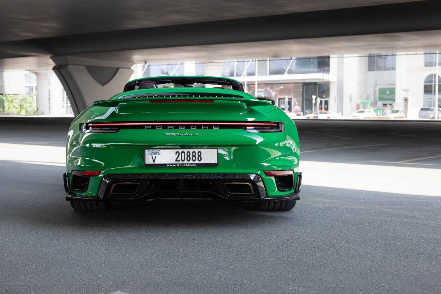 Dubai: Porsche 911 Turbo S huren