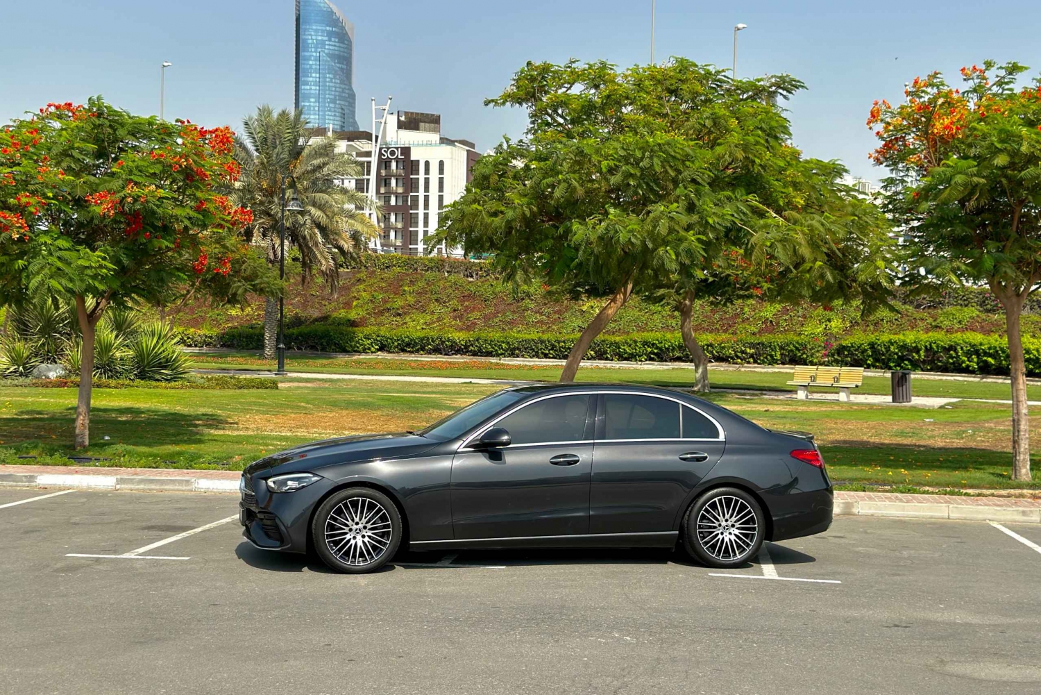 Dubai : Rent your dream car with us