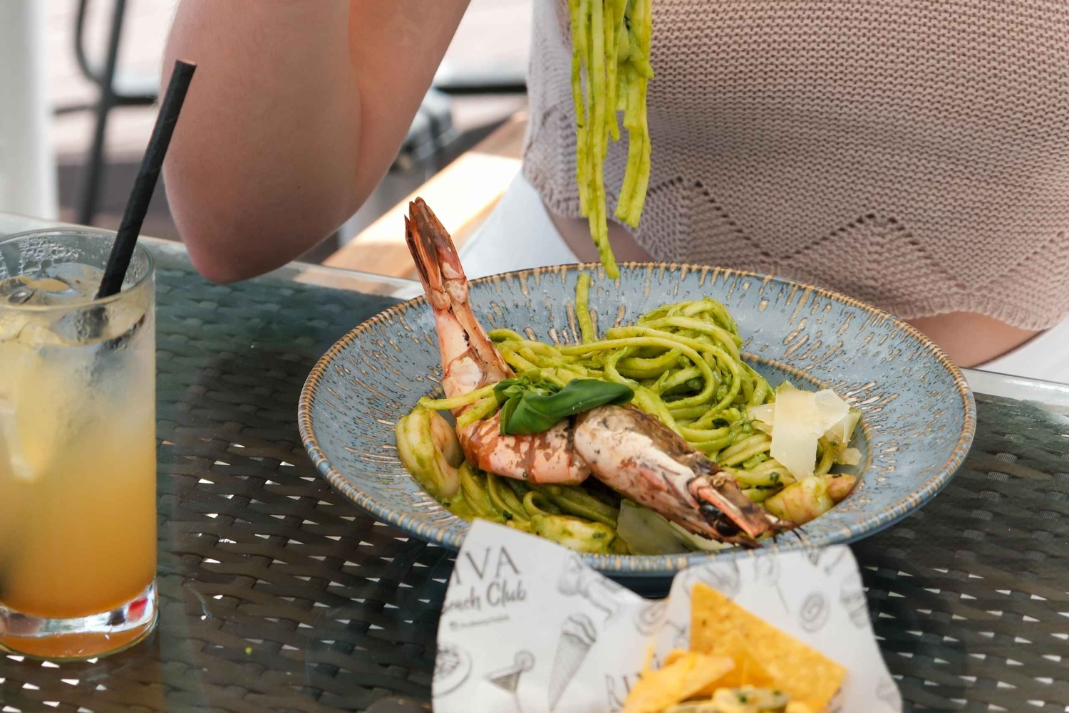 Дубай: Riva Beach Club Golden Hour Beachside