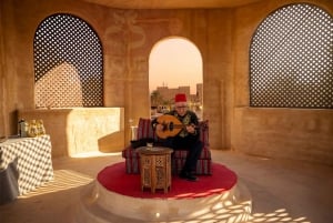 Dubaj: Wycieczka do twierdzy na pustyni Sahara z bufetem i występem na żywo