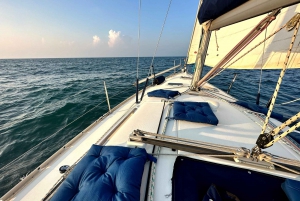 Excursion en groupe de 2 heures en voilier avec vue sur le Burj Khalifa et la ligne d'horizon