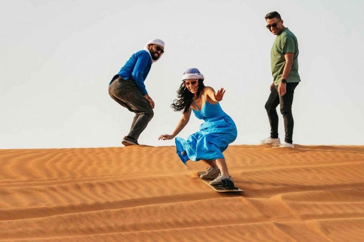 Dubai: Sandboarding, kameltur og safari på røde sanddyner