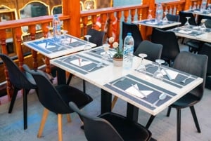 Dubai: Naturskønt dhow-krydstogt med middagsbuffet og liveshows