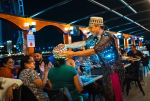 Dubai: Naturskønt dhow-krydstogt med middagsbuffet og liveshows