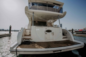 Dubai: Private Scenic Luxury Yacht Ride