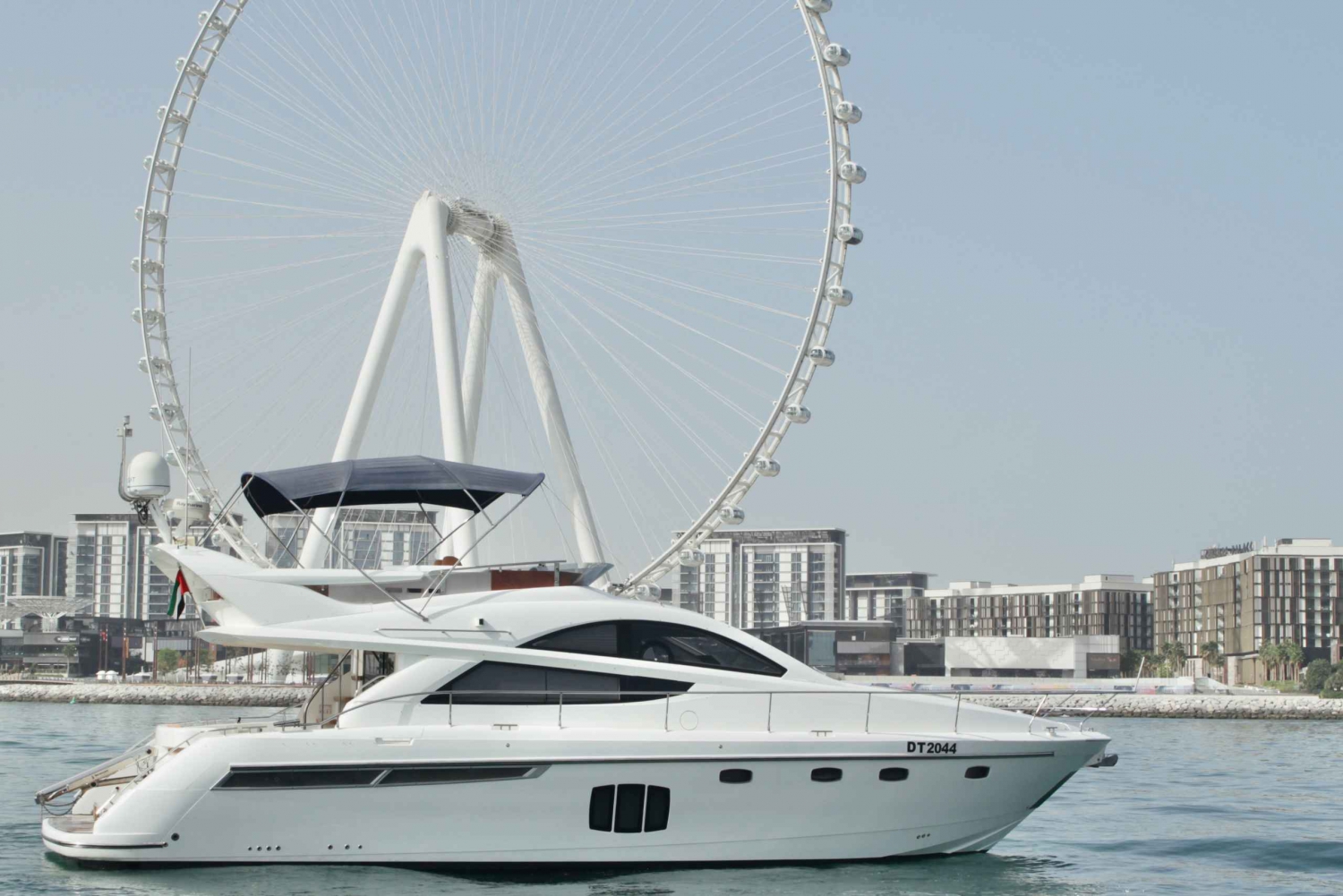 Dubai Sea Cruise: Uimaan, ruskettumaan ja katselemaan nähtävyyksiä välipalojen kera.