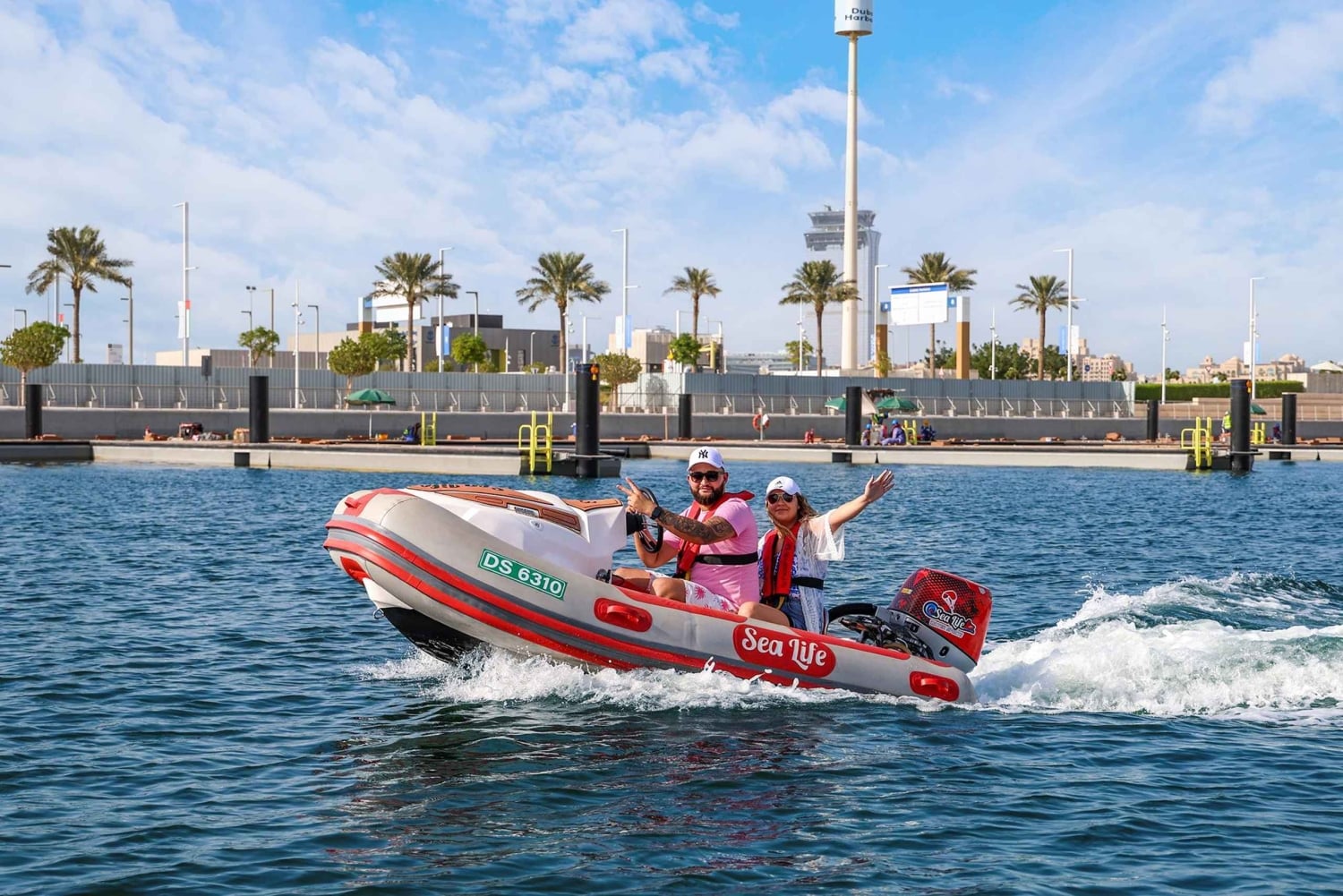Dubái: experiencia en barco para 1 o 2 personas