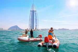 Dubai: Esperienza di guida autonoma in barca per 1 o 2 persone