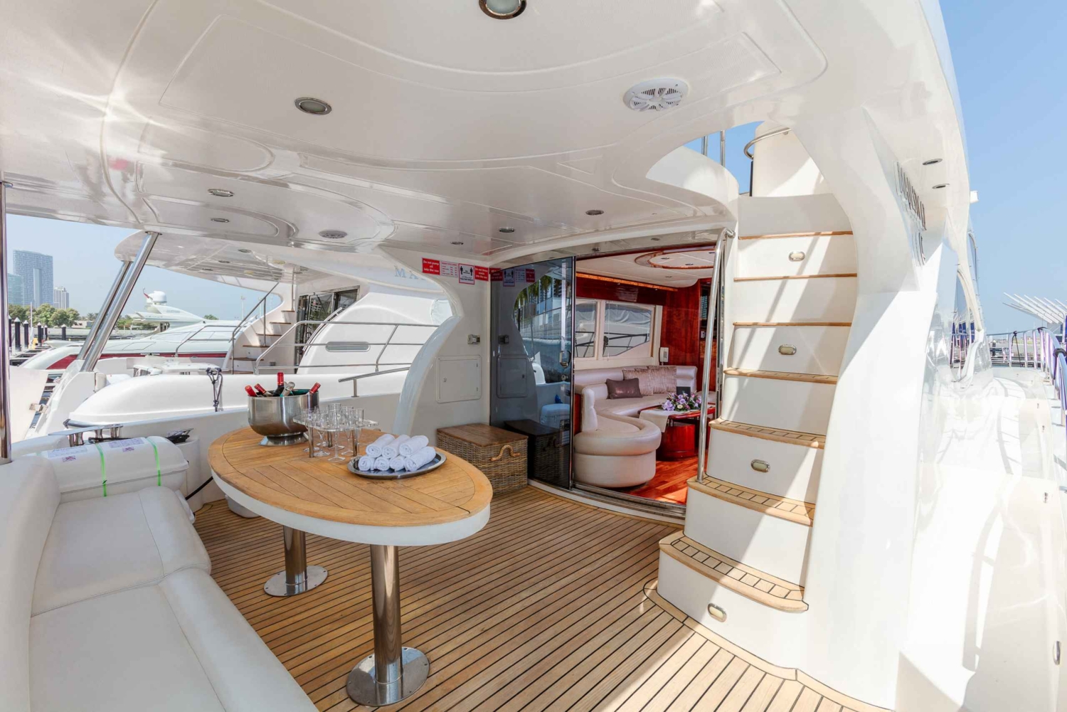 Dubai: Sightseeing med privat yachtcruise forbi Dubai Marina