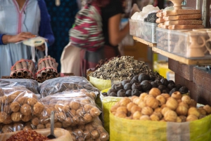 Dubai: Souks, Boat Ride and Walking Food Tour