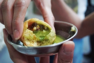 Dubai: Souks, Boat Ride and Walking Food Tour