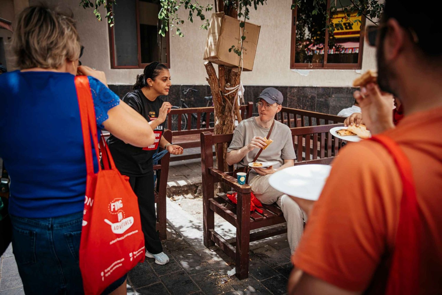 Passeio a pé pelos souks, comida e cultura do Dubai - Frying Pan Tours