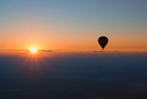 Dubai: Ballonflyvning ved solopgang med morgenmad og Land Rover-tur