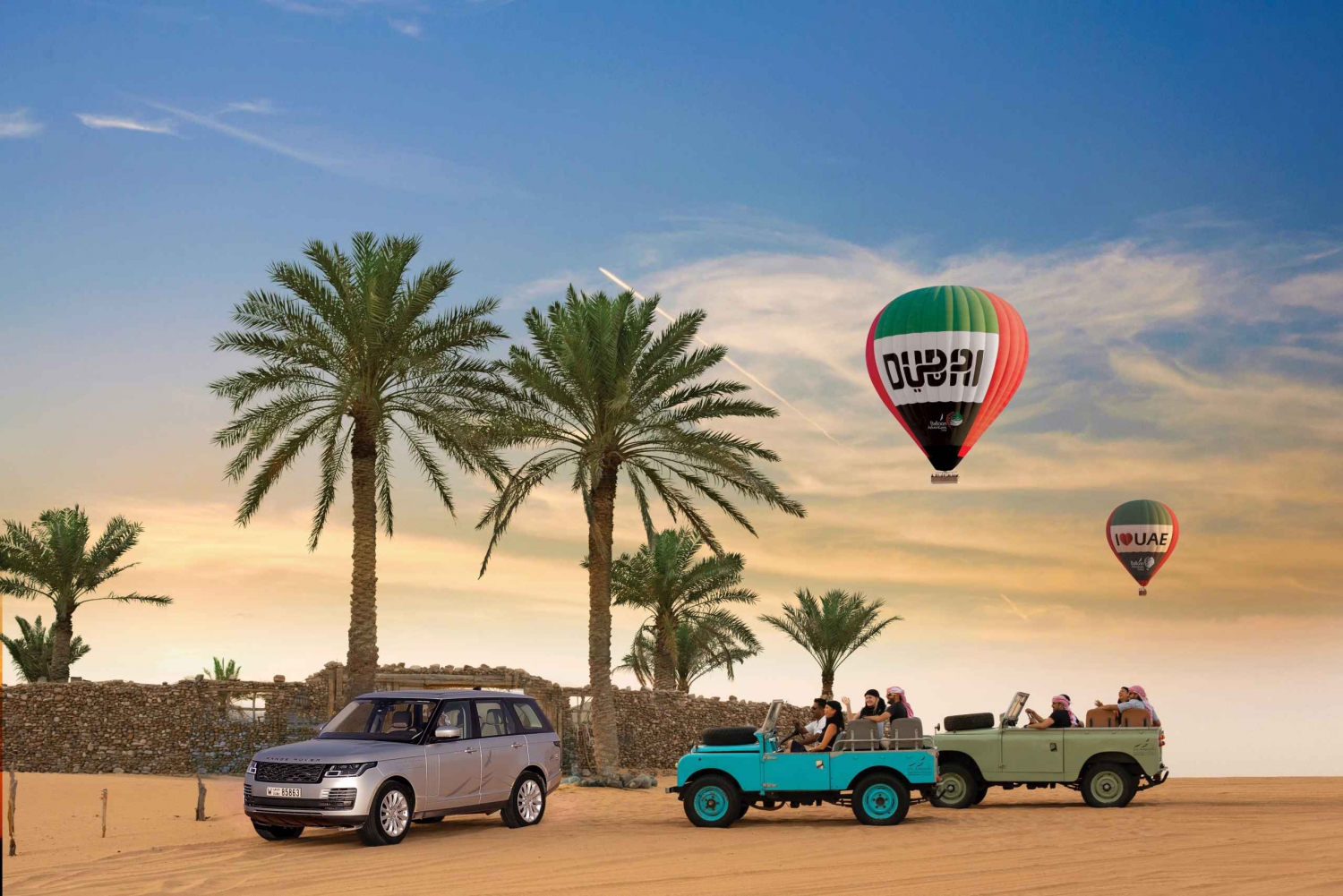 Dubai: Sunrise Balloon Flight with Breakfast & Falcon Photo