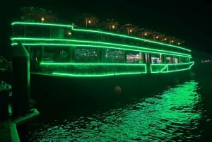 Dubái: Cena en dhow por la tarde en Al Seef Creek con entretenimiento en directo
