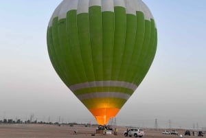 Dubai: Sunrise Hot Air Balloon Flight, Breakfast, Camel Ride