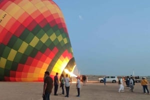 Dubai: Luftballongstur över öknen i soluppgången