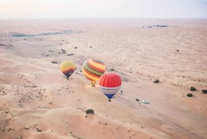 Dubai: Passeio de balão de ar quente ao nascer do sol sobre o deserto