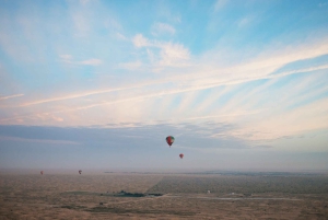 Dubai: Passeio de balão de ar quente ao nascer do sol sobre o deserto