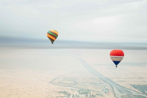 Dubai: Passeio de balão de ar quente ao nascer do sol sobre o deserto