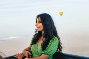 Dubai: Passeio de balão de ar quente ao nascer do sol sobre o deserto