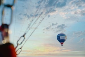 Dubai: Varmluftsballongresa med frukostbuffé i soluppgång