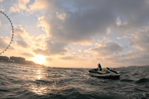 Dubai: Jetskitur i soloppgangen med guide og bilder