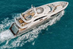 ドバイ：サンシーカー スーパーヨットでVIPディナー、ドリンク、ライブDJをお楽しみください